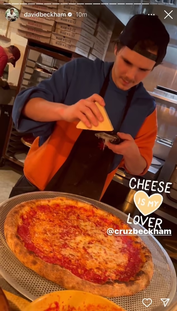 Cruz Beckham teaches ‘chef’ Brooklyn how to cook pizza on family night in Miami