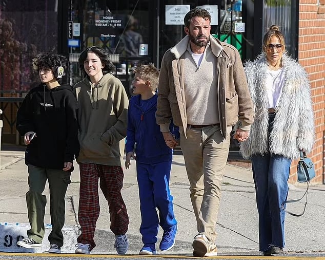 Jennifer Lopez, Ben Affleck step out on fun weekend outing with their children
