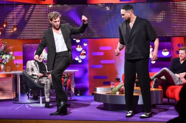 Austin Butler wows fans with stylish Elvis move on ‘The Graham Norton Show’