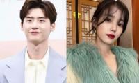 Lee Jong Suk shows a cute gesture of support for Girlfriend IU