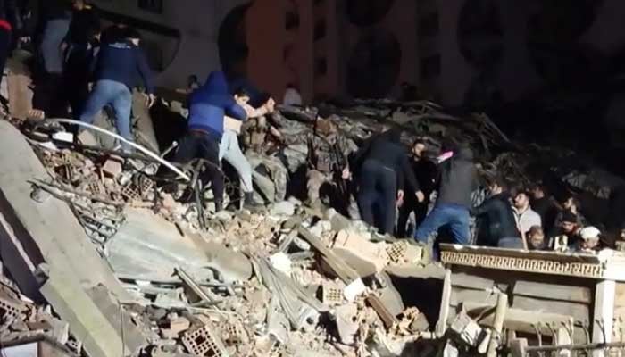 Büyük zelzele Türkiye ve Suriye’de ortalama 200 kişiyi öldürdü