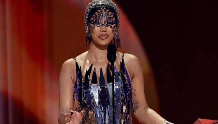 2023 Grammys: Cardi B pays tribute to Paco Rabanne in silver metallic gown