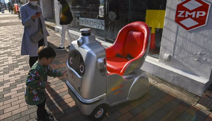 Japonya ‘mütevazi ve sempatik’ teslimat robotlarını piyasaya sürüyor