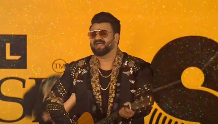 Sahir Ali Bagga performs a remix of his solo track during the PSL 8 opening ceremony in Multan on February 13, 2023, in this still taken from a video. — YouTube/GeoNews