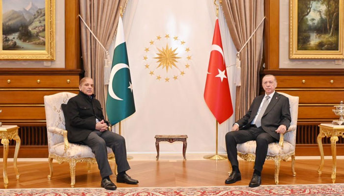 Prime Minister Shehbaz Sharif photographed with Turkish President Recep Tayyip Erdoğan upon the formers arrival at Turkish Presidency in Ankara. — Twitter/@GovtofPakistan