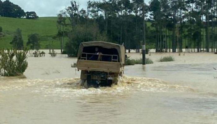 Kasırga Şimal Adası’nı nüzul ederken Yeni Zelanda internasyonal yardımı kabul etti