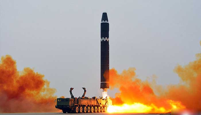 Şimal Kore, ICBM’yi ABD ve Seul’e uyarı olarak ateşlediğini söylemiş oldu