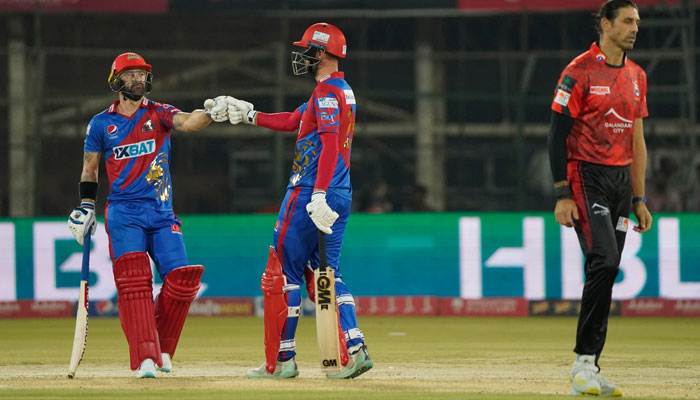 Karachi Kings batters Matthew Wade and Alex Hales shaking fists, while Lahore Qalandars All-rounder David Wiese walks back (R). —Twitter/thePSLT20