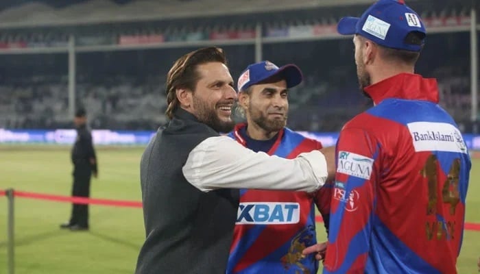 Shahid Afridi interacts with Karachi Kings players after their maiden victory in PSL 8. — Twitter/ Karachi Kings