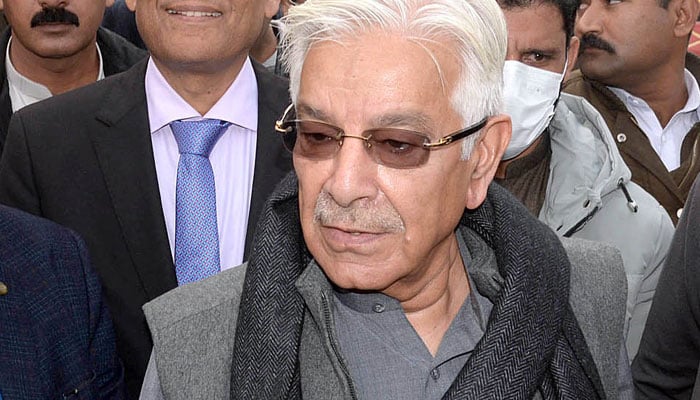 Defence Minister Khawaja Asif photographed on January 9, 2023 before attending the meeting of PML-Ns parliamentary party at the Punjab Assembly. APP