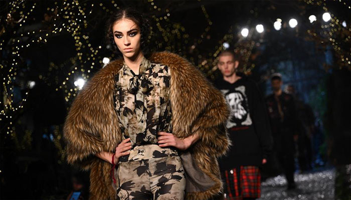 Milan Fashion Week dibuka dengan stardust selebriti, pertumbuhan industri