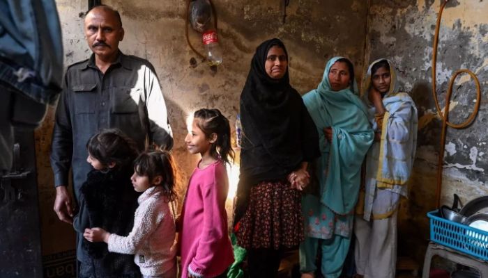 Pakistan'ın 220 milyon insanının beşte birinden fazlası ulusal yoksulluk sınırının altında yaşıyor.— AFP