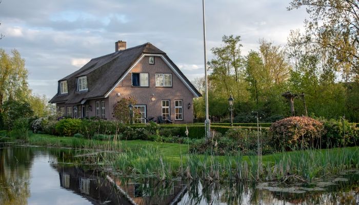 Una villa pittoresca nei Paesi Bassi .— Unsplash