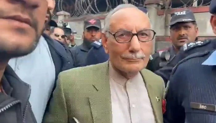 Mahkeme, emekli general Amjad Shoaib’in fiziki tutukluluğunu onayladı