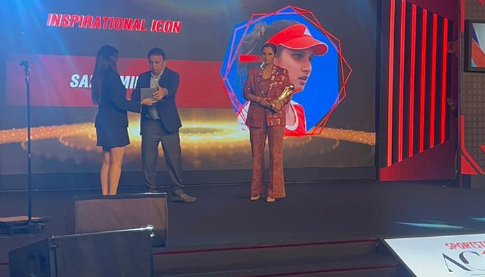 Indian tennis ace player Sania Mirza while receiving the award on February 28, 2023, in Mumbai, India. — Instagram/@mirzasaniar