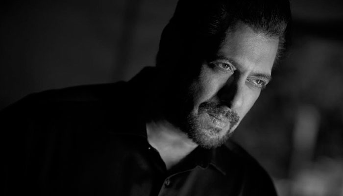 Salman Khan leaves fans in awe as he drops 'black and white' picture of  himself