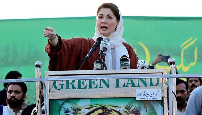 PML-N Baş Organizatörü ve Kıdemli Başkan Yardımcısı Maryam Nawaz, 5 Şubat 2023'te Multan'da bir işçi kongresinde konuşurken. —APP