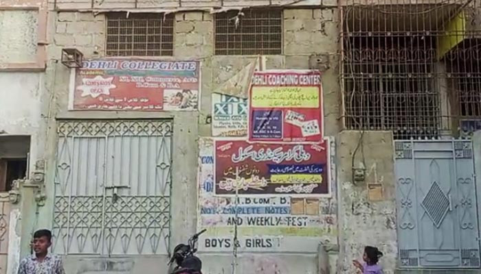 Karaçi’de okulda oluşturulan ateş sonucu bir kız yaralandı