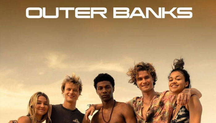 Netflix Outer Banks actor explains difference between Sarahs feelings for John B Vs. Topper