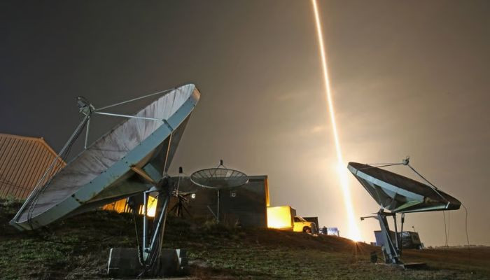 Kru SpaceX Dragon meluncur ke Stasiun Luar Angkasa Internasional