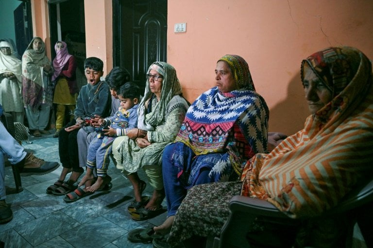 I cannot bear this pain, said Muhammad Nadeems mother Kausar Bibi (third right). — AFP