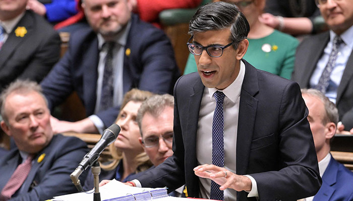 A handout photograph released by the UK Parliament shows Britain´s Prime Minister Rishi Sunak speaking during the weekly session of Prime Minister´s Questions (PMQs) at the House of Commons, in London, on March 1, 2023.— AFP