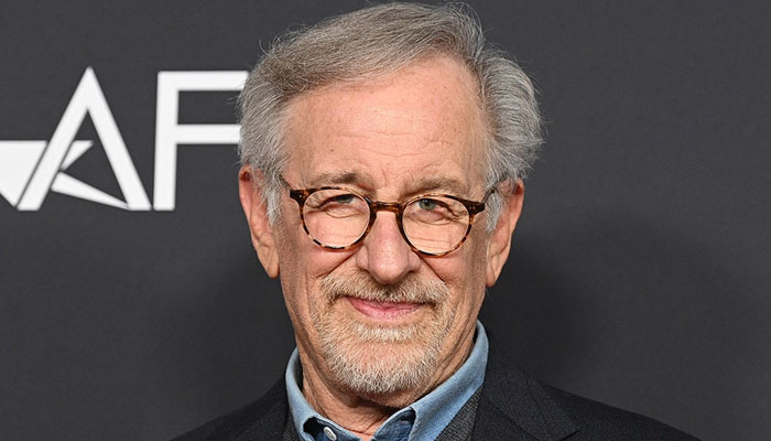 Steven Spielberg explains working on Jurassic Park, Schindlers List in same year