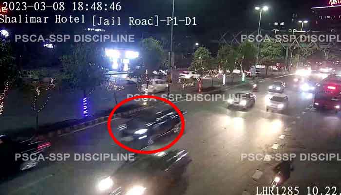 (6:48 PM) Vehicle crosses Shalimar hotel 