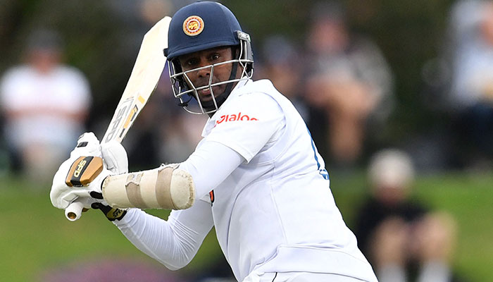 Sri Lankalı Angelo Mathews, 9 Mart 2023'te Christchurch'teki Hagley Oval'de Yeni Zelanda ile Sri Lanka arasında oynanan ilk Test kriket karşılaşmasının ilk gününde sopalarla vuruyor. —AFP