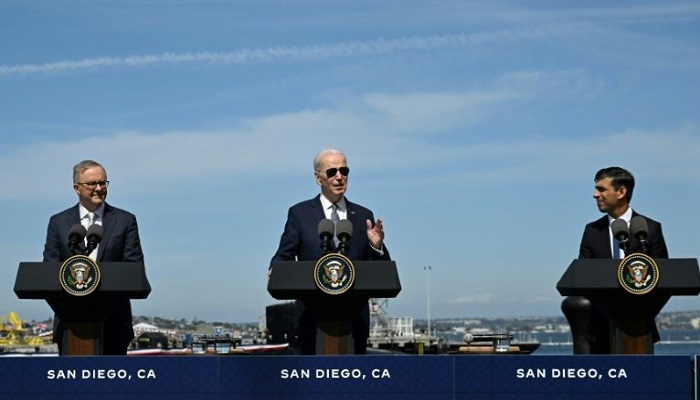 ABD Başkanı Joe Biden (sağda), İngiltere Başbakanı Rishi Sunak (sağda) ve Avustralya Başbakanı Anthony Albanese (solda) AUKUS denizaltı projesini San Diego, California'da duyurdu.  — AFP