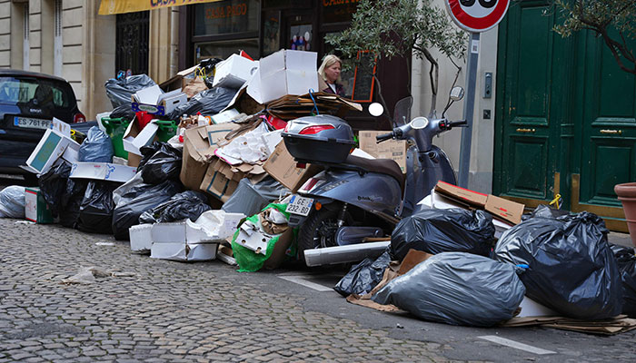 Garbage piles up along a street outside a restaurant in Paris on March 14, 2023, since collectors went on strike against the French government´s proposed pensions reform.—AFP