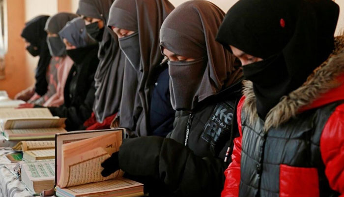 Afgan kızlarının eğitim mücadelesi Taliban yönetimindeki medreselerde sürüyor