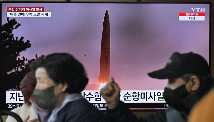 Cenup Kore Devlet Başkanı Japonya’ya giderken Şimal Kore ‘uzun menzilli’ roket fırlattı