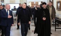 Vladimir Putin visits Mariupol in first trip to fallen city
