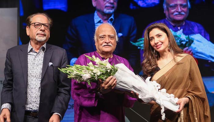 Mahira Khan receives a bouquet of flowers during the event An Evening with Mahira Khan at the Arts Council, Karachi on March 19, 2023. — Facebook/Arts Council of Pakistan Karachi