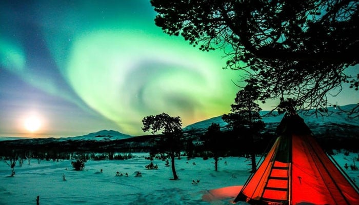 Ilmuwan Swedia menerangi langit untuk penelitian cahaya utara