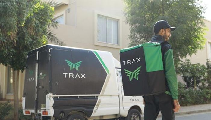 Pengemudi pengiriman dari Trax startup Pakistan.  — Trax/File