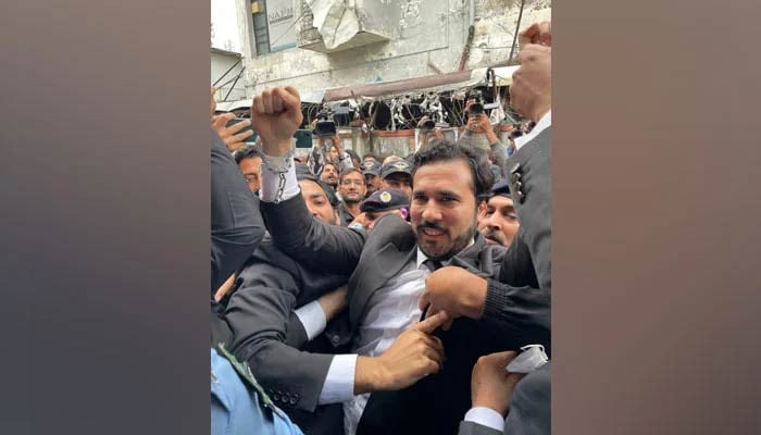 Quetta mahkemesi, Imran Khan’ın odak kişisi Hassan Niazi’nin kefaletle özgür bırakılmasını onayladı