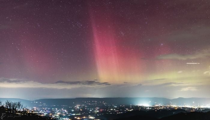 The image shows Northern lights over Virginias Shenandoah Valley, Virginia, USA.— Twitter/@forecaster25