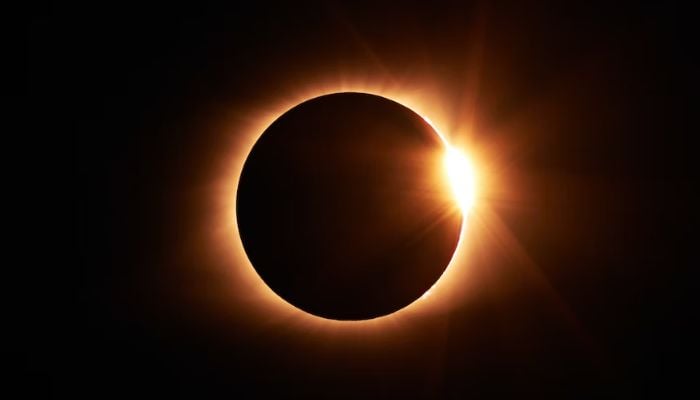 A imagem mostra um eclipse solar.— Unsplash