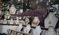 Gold gains as weaker rupee, economic tensions boost appeal