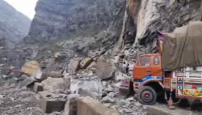 The picture shows a landslide at N-50 National Highway in Balochistans Dhana Sar. — YouTube screengrab/Geo News