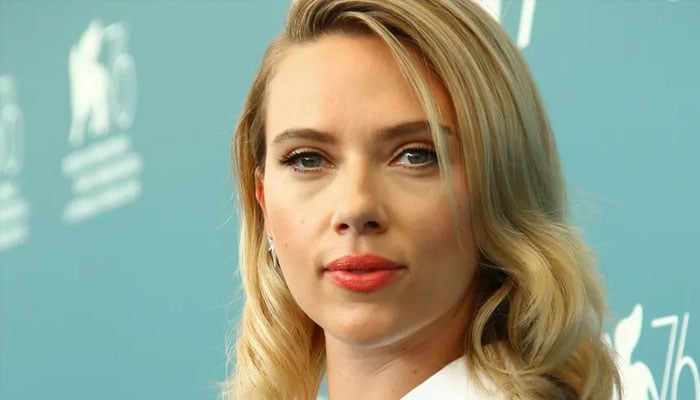 Scarlett Johansson Says She's 'Too Fragile' to Be on Social Media