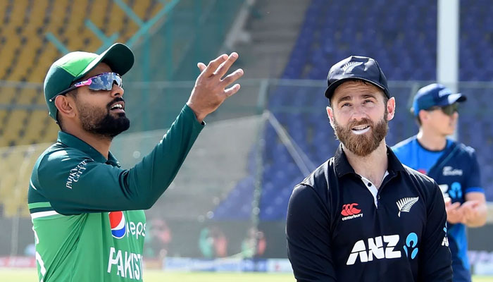 Babar Azam and Kane Williamson at the toss for the second ODI in Karachi on January 11, 2023. AFP