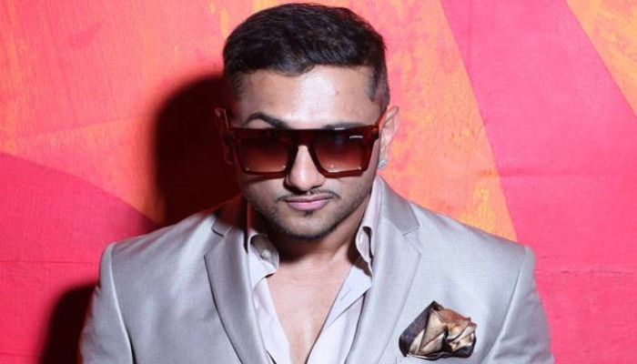 Honey Singh pernah memuji Uorfi Javed karena selera fesyennya yang ‘berani’