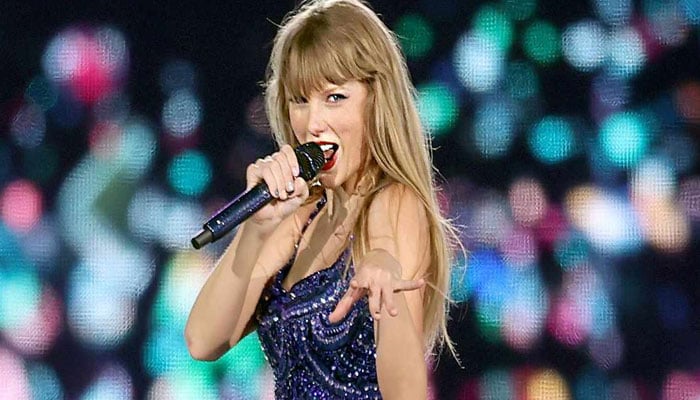 Taylor Swift's iconic stage dive stunt goes wrong at Tampa's concert ...