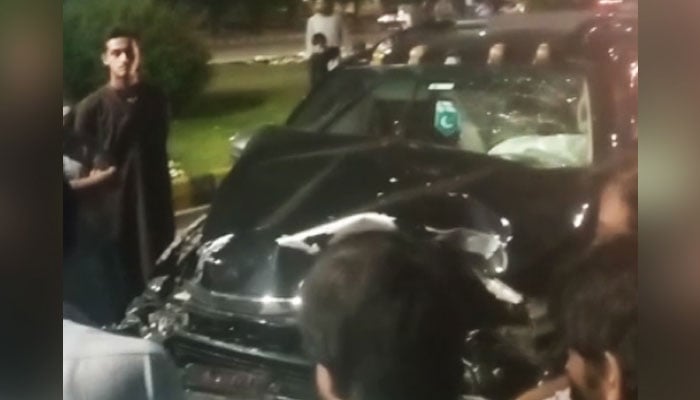 Federal Minister for Religious Affairs and Interfaith Harmony Mufti Abdul Shakoors vehicle, which suffered an accident in Islamabad, on April 15, 2023, in this still taken from a video. — Geo.tv via Ahmed Subhan