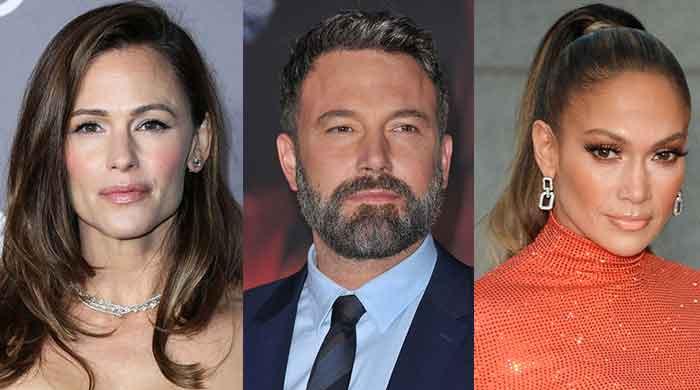 Ben Affleck seems to be in difficult position between two Jennifers