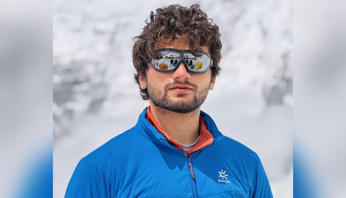 Rekor kıran Pakistanlı dağcı Shehroze Kashif.  — Twitter/@Shehrozekashif2