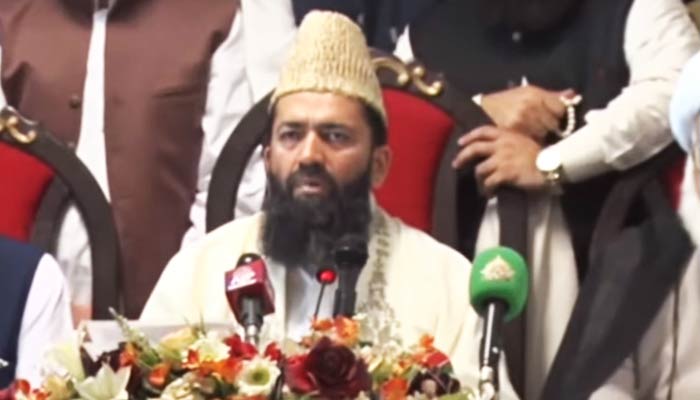 Chairman Central Ruet-e-Hilal Committee Maulana Abdul Khabir Azad addresses a press conference in Islamabad, on April 20, 2023, in this still taken from a video. — YouTube/PTVNewsLive